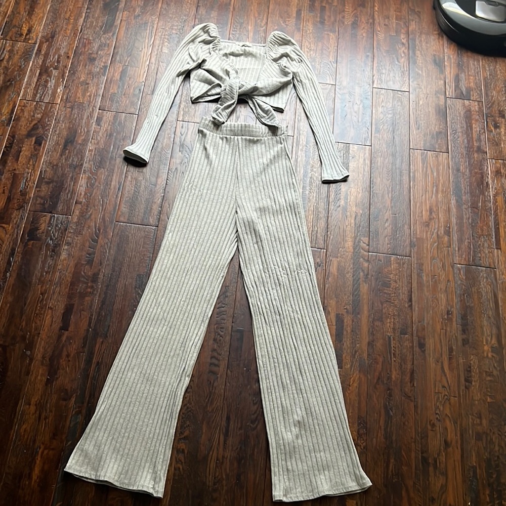 Papaya gray matching set with wide pants and a crop top